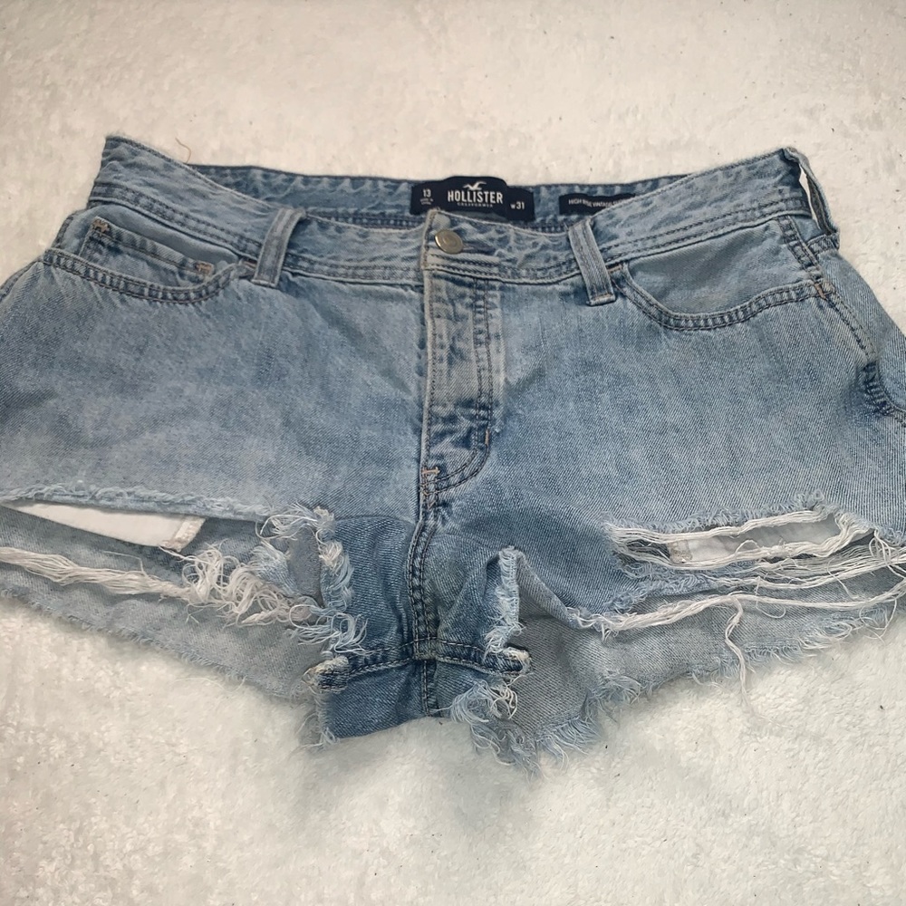 Distressed stylish short shorts 😍 size 13